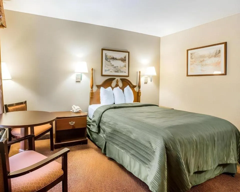 Bed in Quality Inn Reidsville Hwy 29