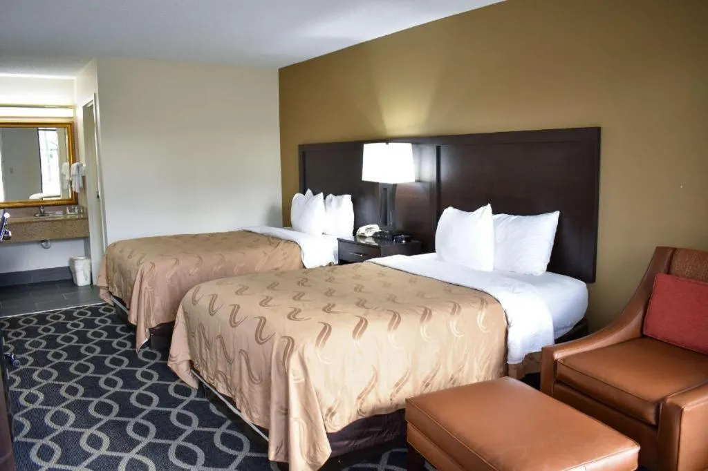 Bed in Quality Inn Reidsville Hwy 29