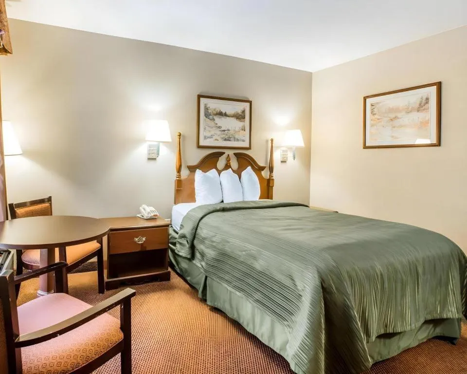 Bed in Quality Inn Reidsville Hwy 29