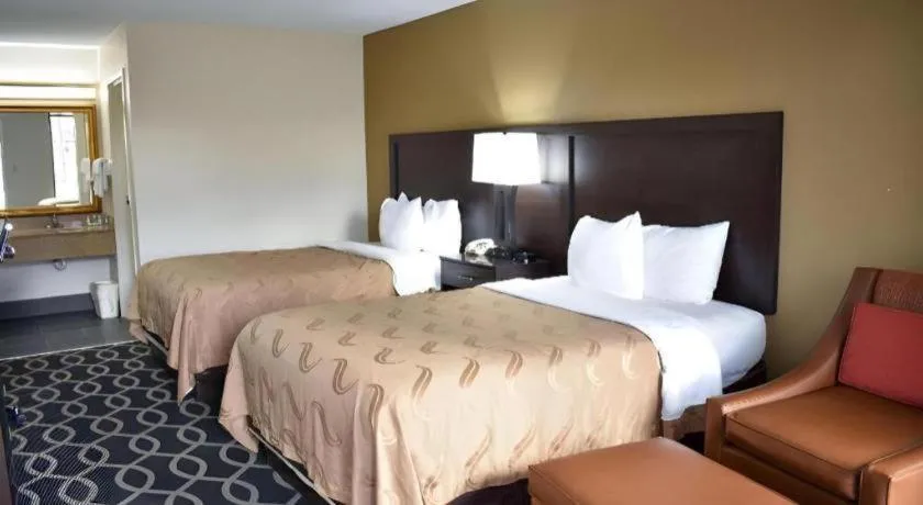 Bed in Quality Inn Reidsville Hwy 29
