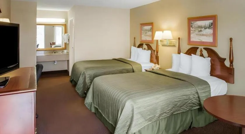 Bed in Quality Inn Reidsville Hwy 29