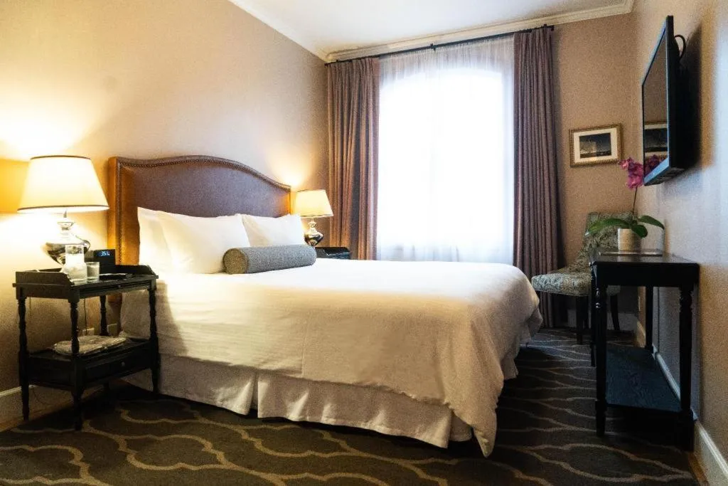 Bed in Hotel Normandie Los Angeles