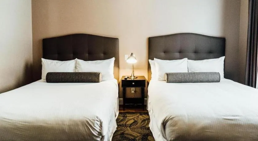 Bed in Hotel Normandie Los Angeles