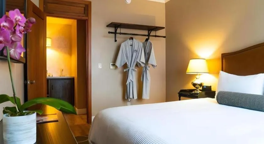 Bed in Hotel Normandie Los Angeles