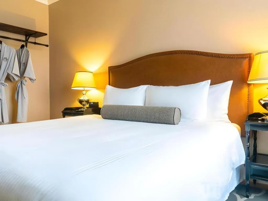 Bed in Hotel Normandie Los Angeles