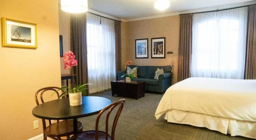 Bed in Hotel Normandie Los Angeles