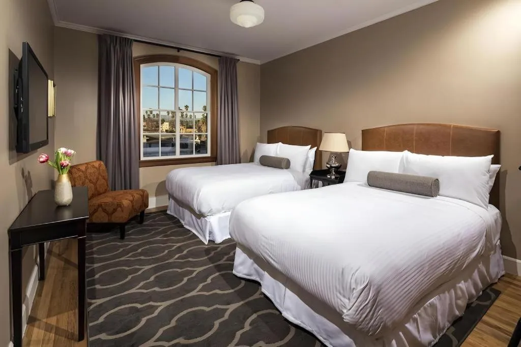 Bed in Hotel Normandie Los Angeles