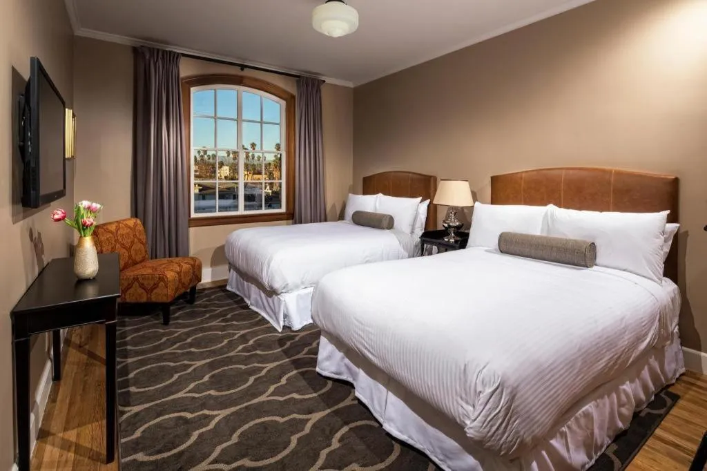 Bed in Hotel Normandie Los Angeles