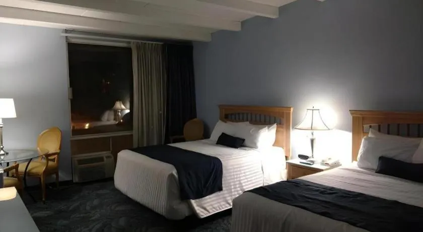 Bed in Highland Gardens Hotel