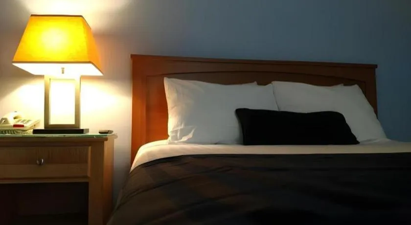 Bed in Highland Gardens Hotel