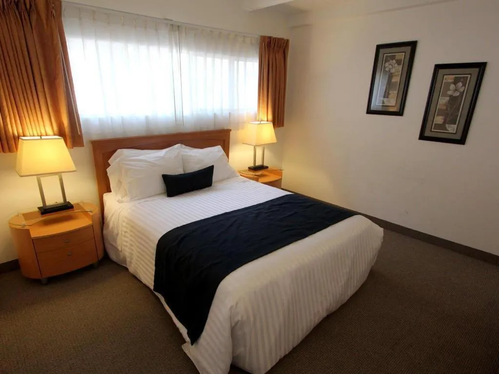 Bed in Highland Gardens Hotel