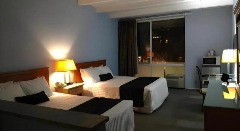 Bed in Highland Gardens Hotel