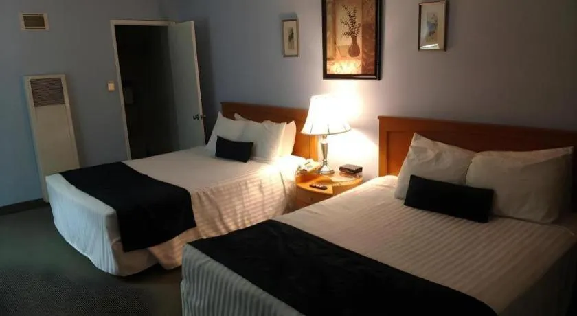 Bed in Highland Gardens Hotel