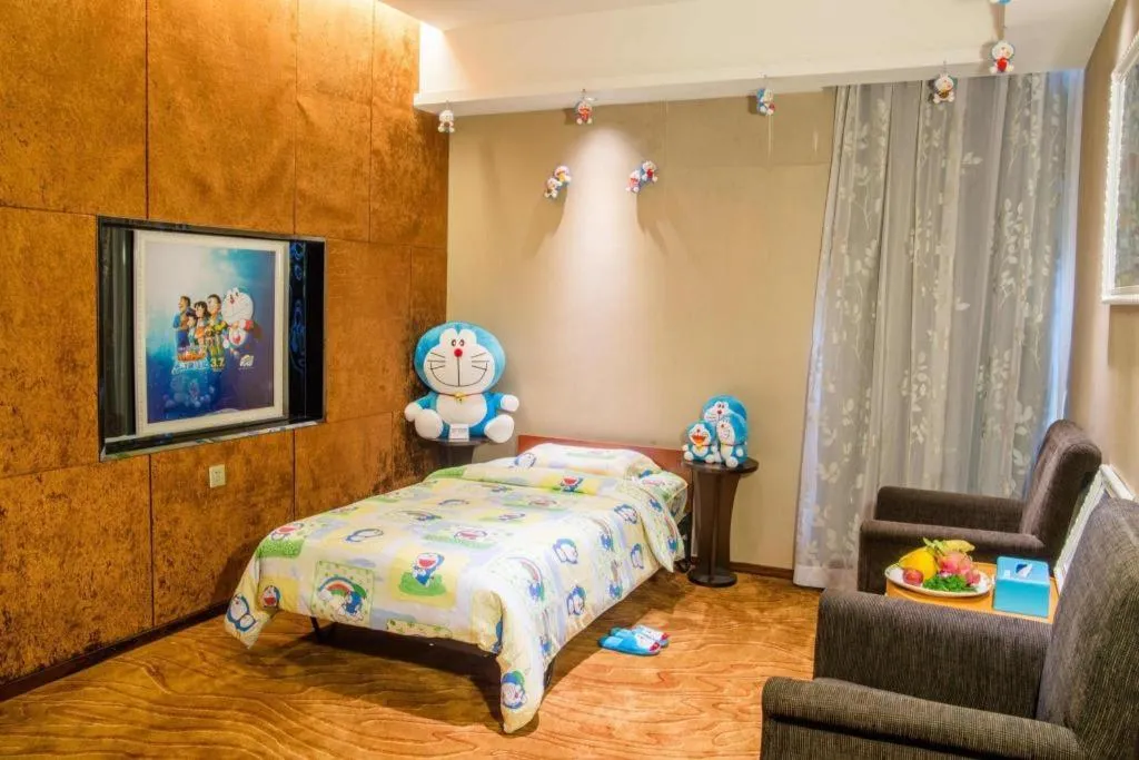 Bed in Ramada Plaza Huizhou East Hotel