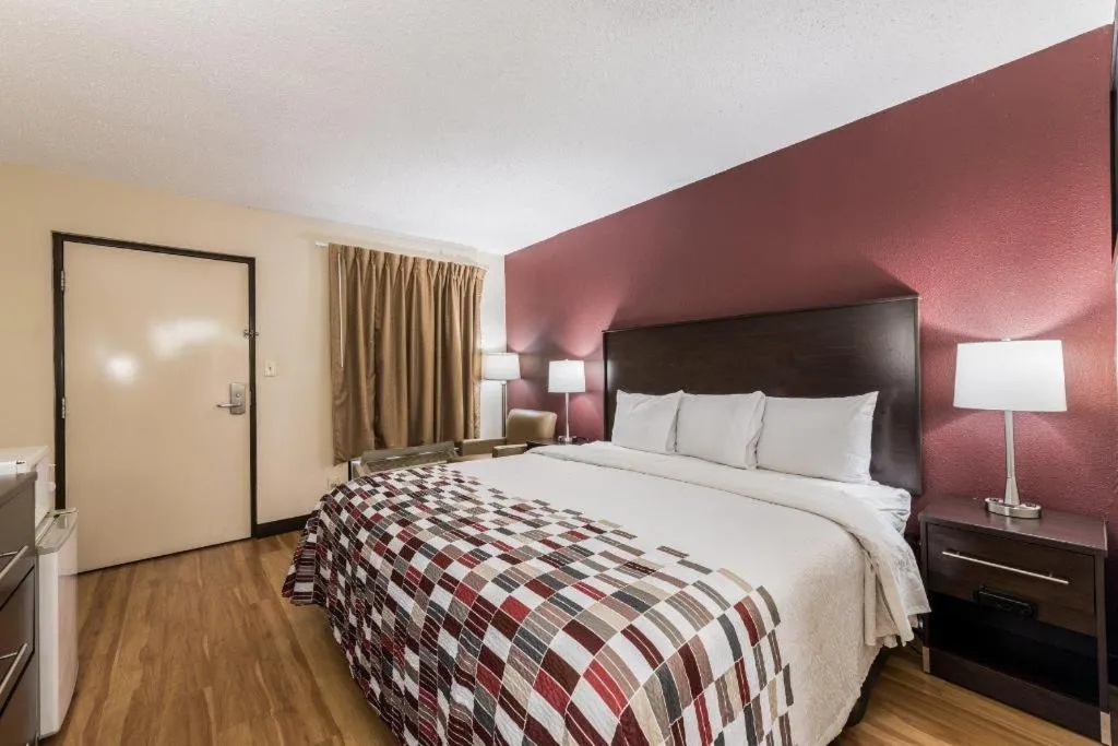 Bed in Red Roof Inn Lexington, NC