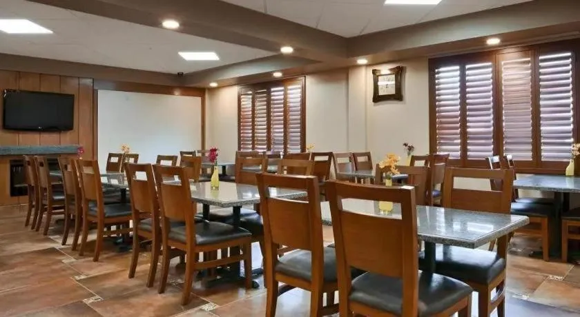 Days Inn by Wyndham Redwater