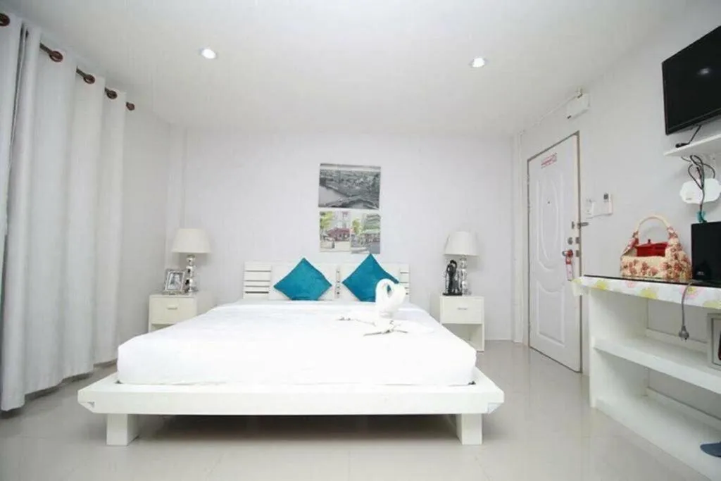 Bed in Chic Hotel Suratthani