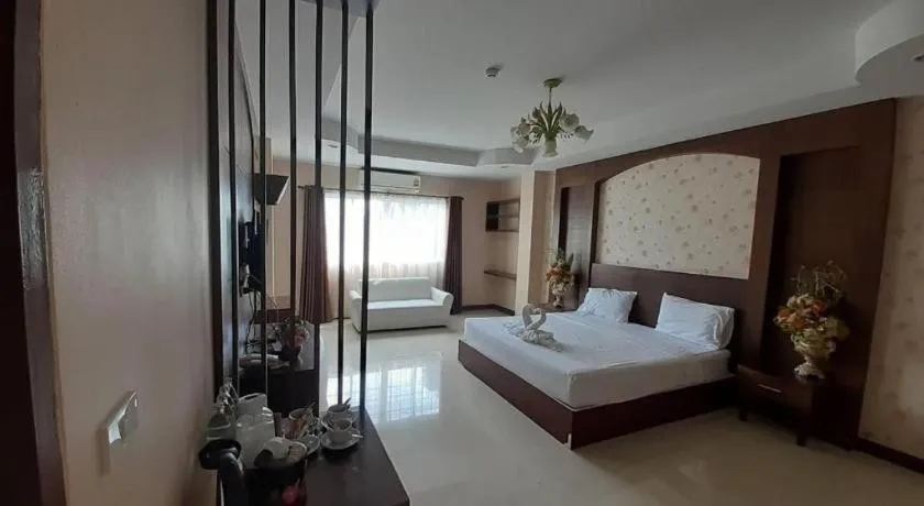 Bed in Le Parc Wangnang Hotel