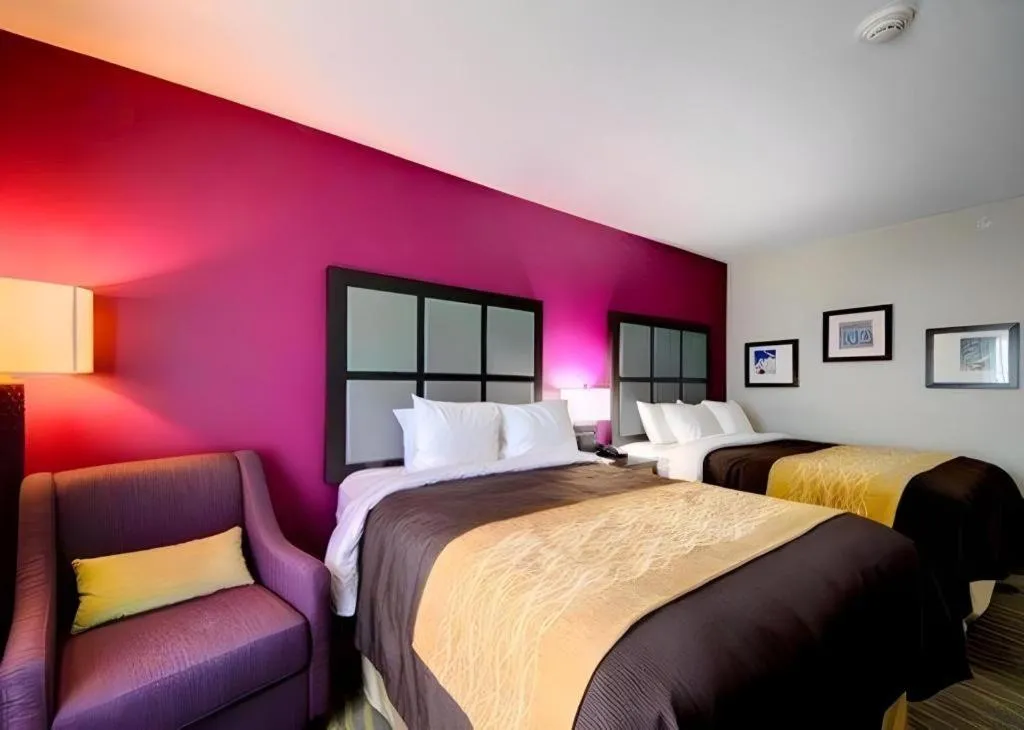 Bed in Comfort Inn & Suites Tulsa I-44 West - Rt 66