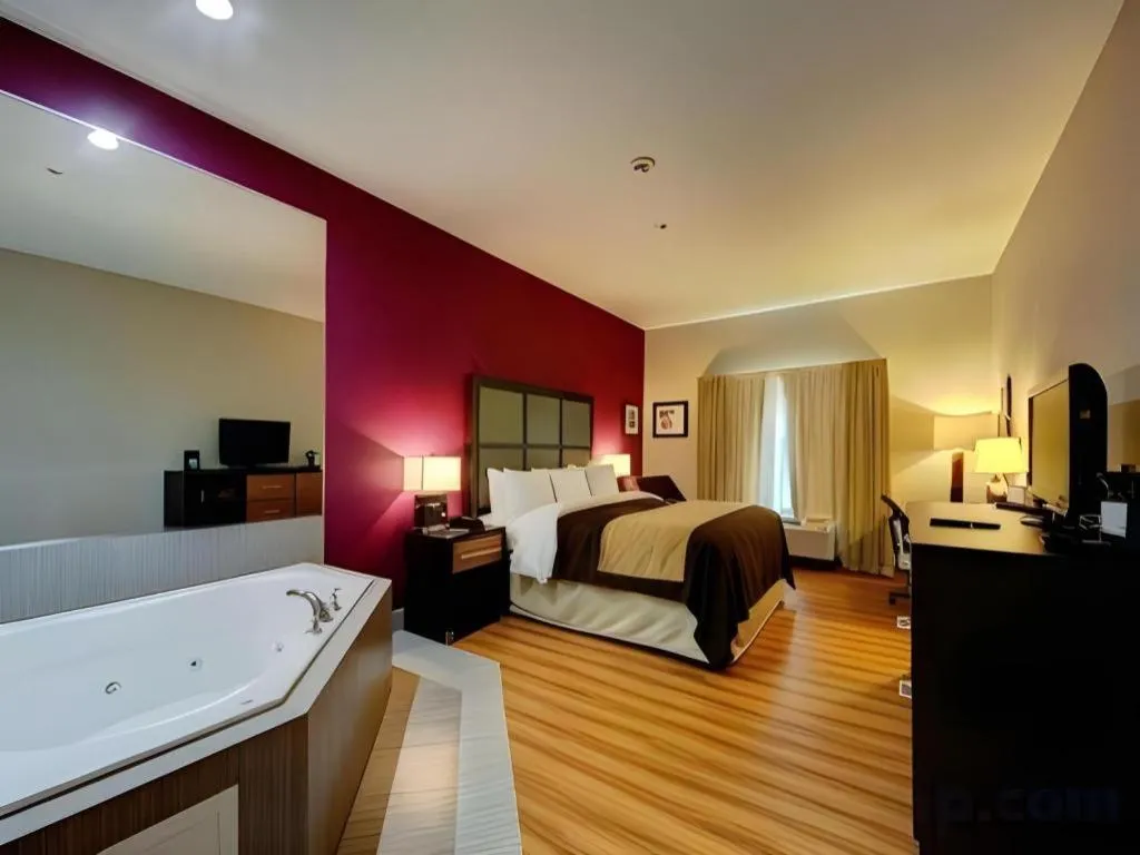 Bed in Comfort Inn & Suites Tulsa I-44 West - Rt 66