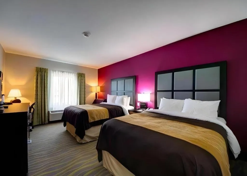 Bed in Comfort Inn & Suites Tulsa I-44 West - Rt 66