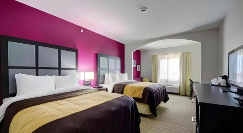 Bed in Comfort Inn & Suites Tulsa I-44 West - Rt 66