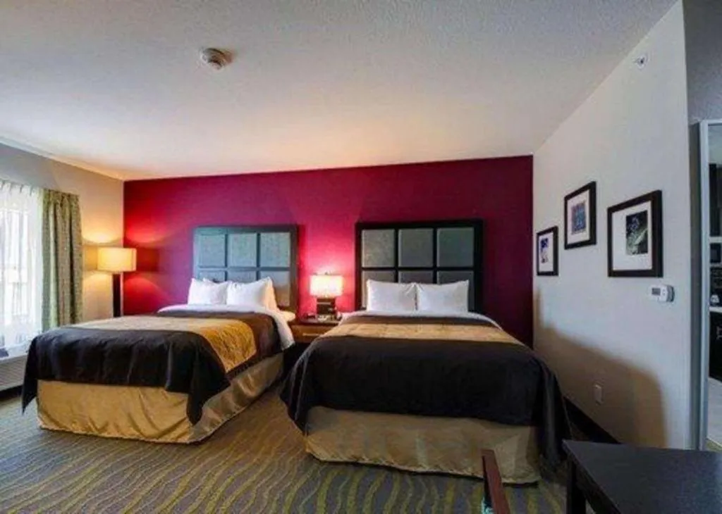 Bed in Comfort Inn & Suites Tulsa I-44 West - Rt 66