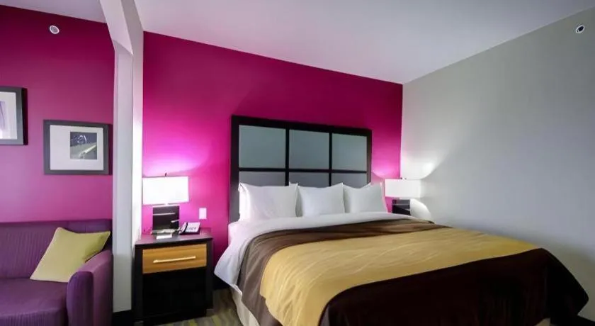 Bed in Comfort Inn & Suites Tulsa I-44 West - Rt 66