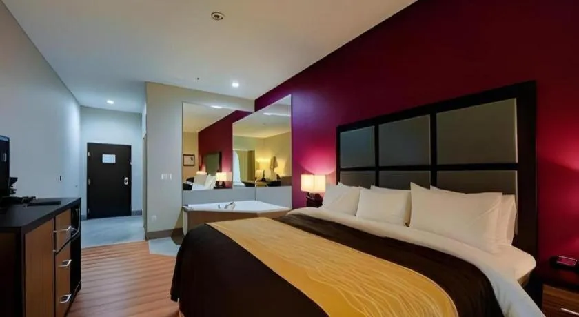 Bed in Comfort Inn & Suites Tulsa I-44 West - Rt 66