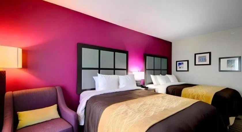 Bed in Comfort Inn & Suites Tulsa I-44 West - Rt 66