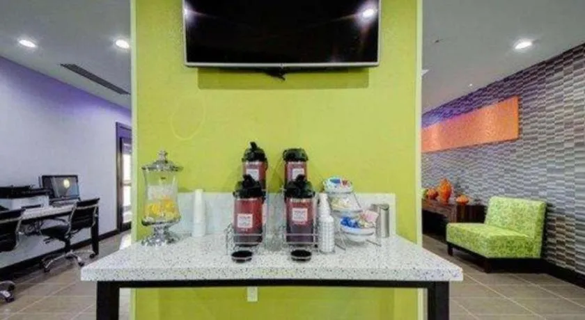 Comfort Inn & Suites Tulsa I-44 West - Rt 66