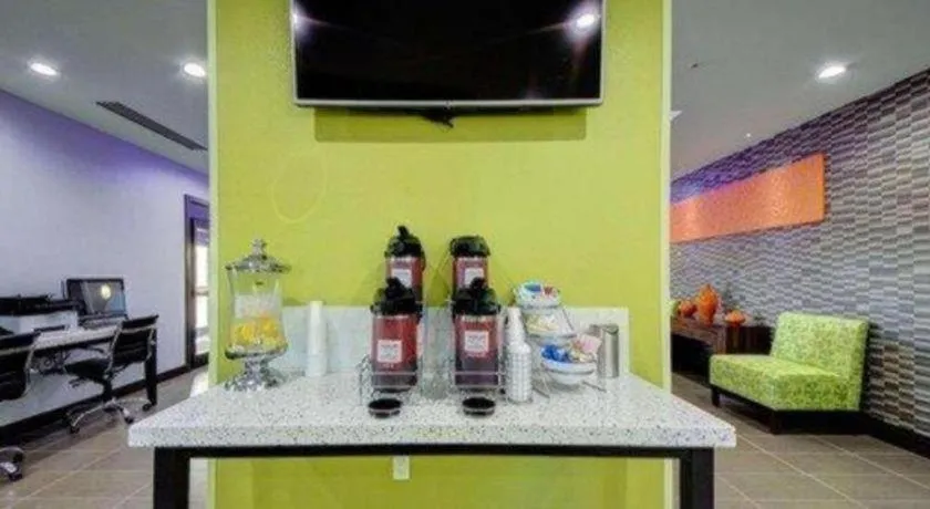 Comfort Inn & Suites Tulsa I-44 West - Rt 66