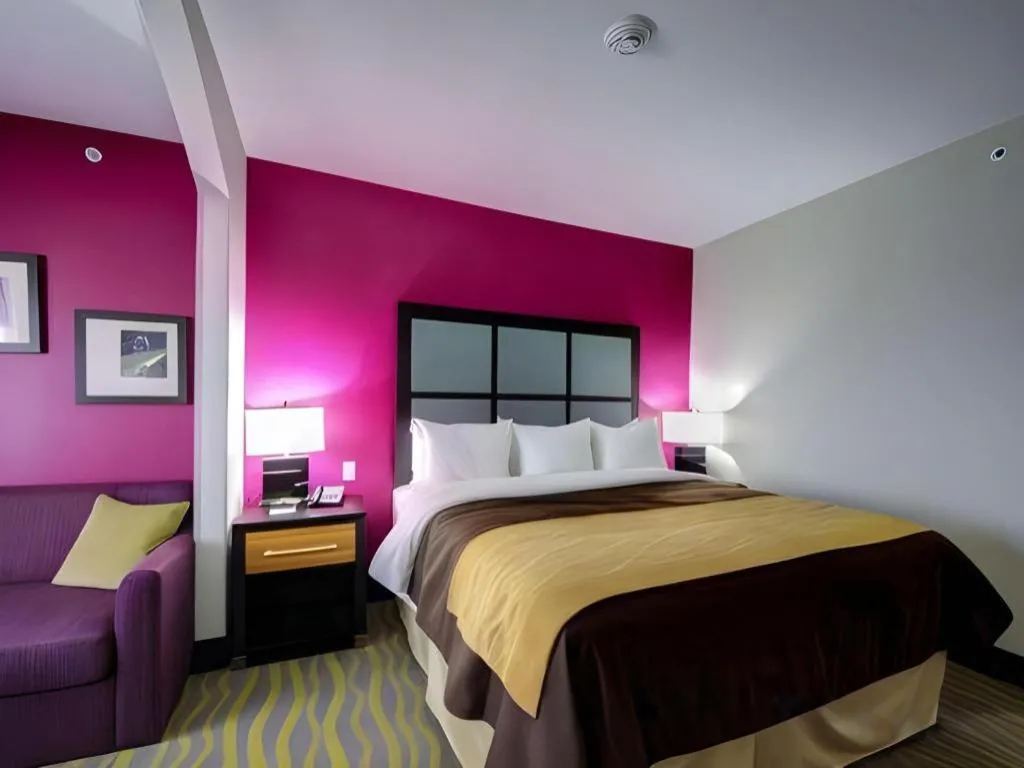 Bed in Comfort Inn & Suites Tulsa I-44 West - Rt 66