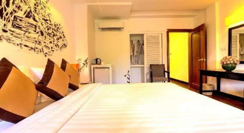 Bed in La Residence Blanc D' Angkor