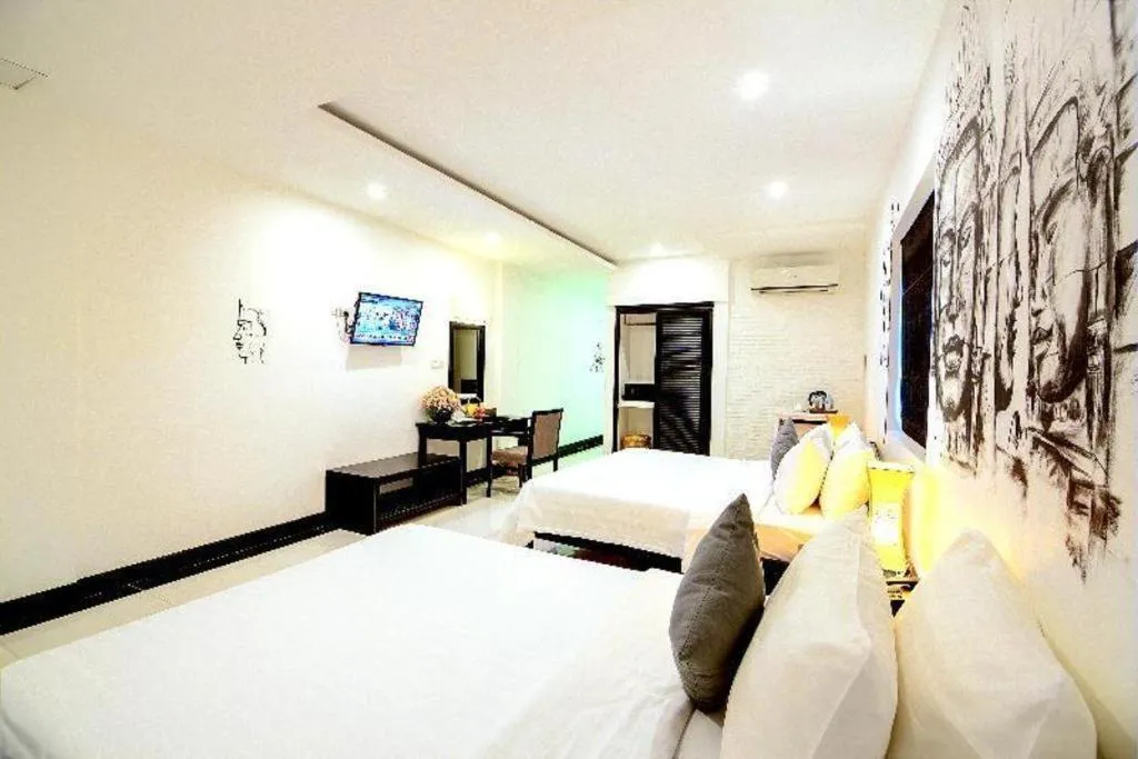 Bed in La Residence Blanc D' Angkor