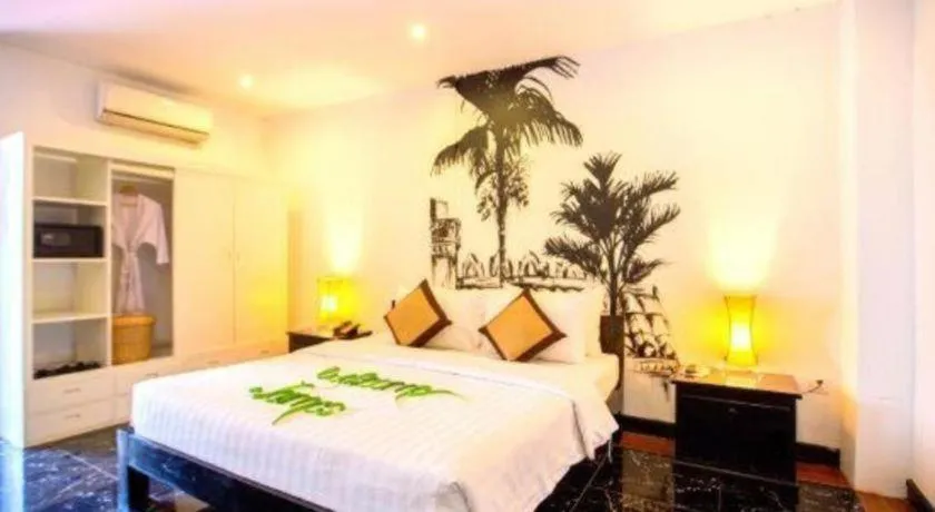 Bed in La Residence Blanc D' Angkor