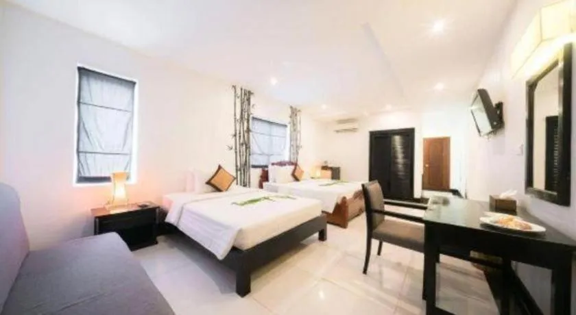 Bed in La Residence Blanc D' Angkor