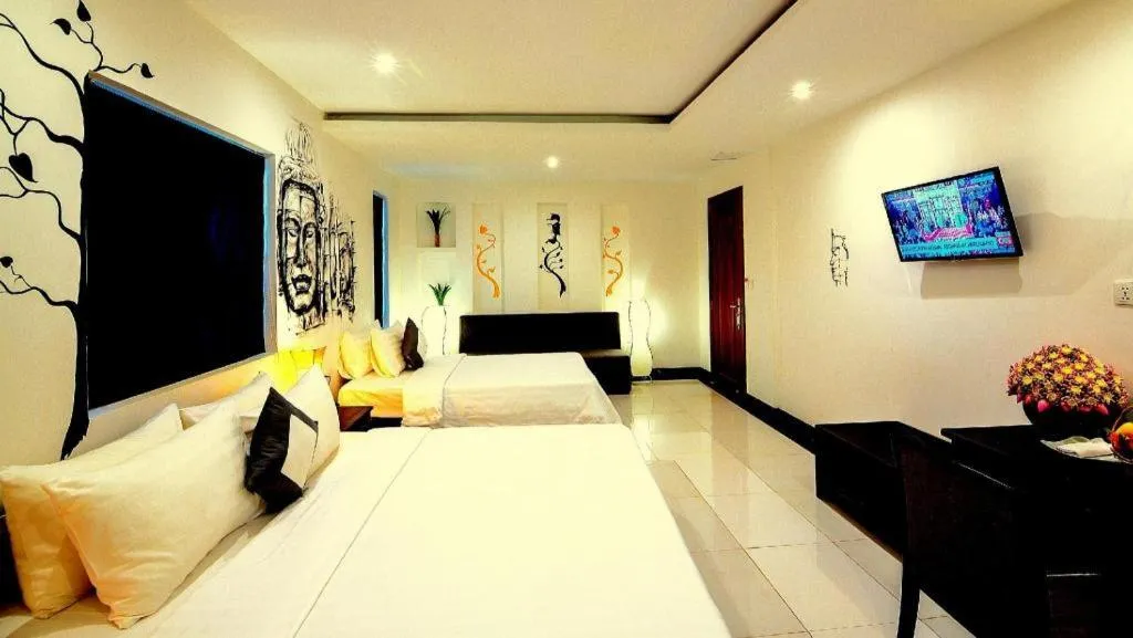 Bed in La Residence Blanc D' Angkor