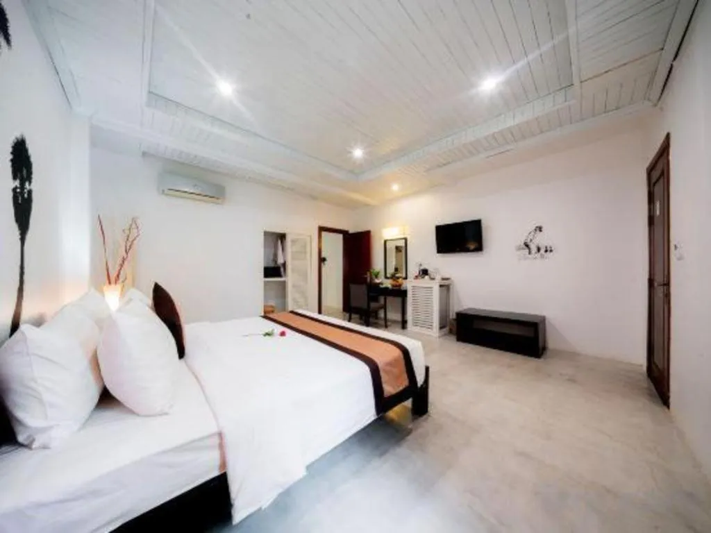 Bed in La Residence Blanc D' Angkor