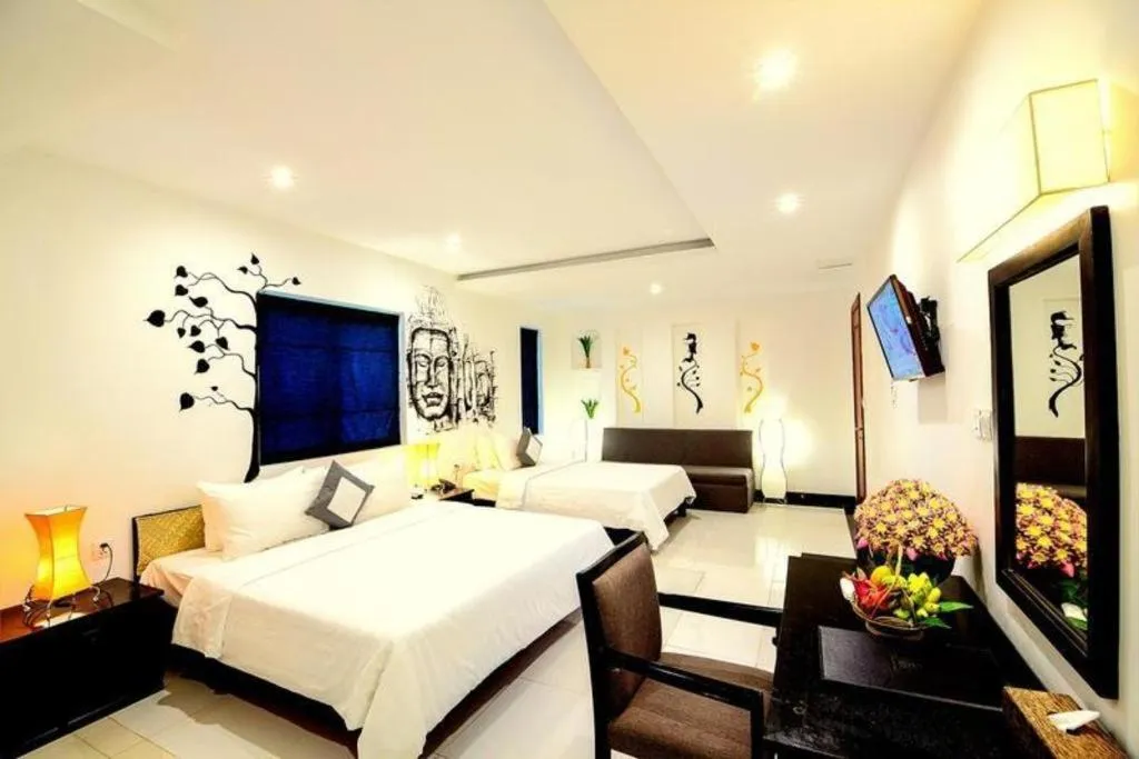 Bed in La Residence Blanc D' Angkor