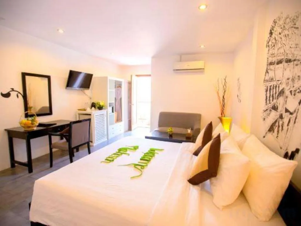 Bed in La Residence Blanc D' Angkor