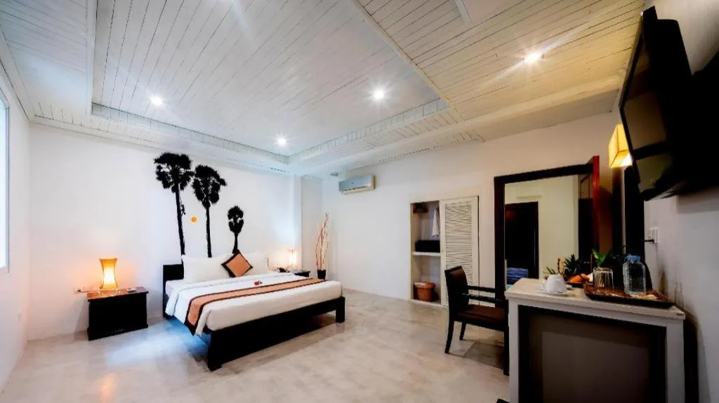 Bed in La Residence Blanc D' Angkor