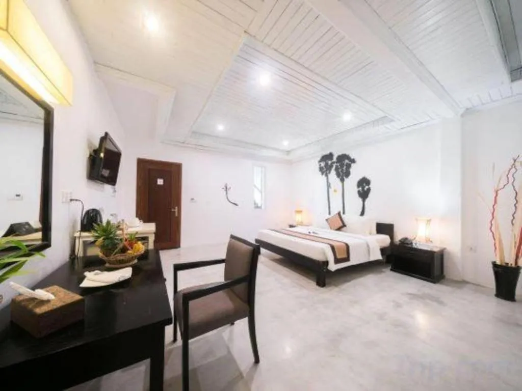 Bed in La Residence Blanc D' Angkor