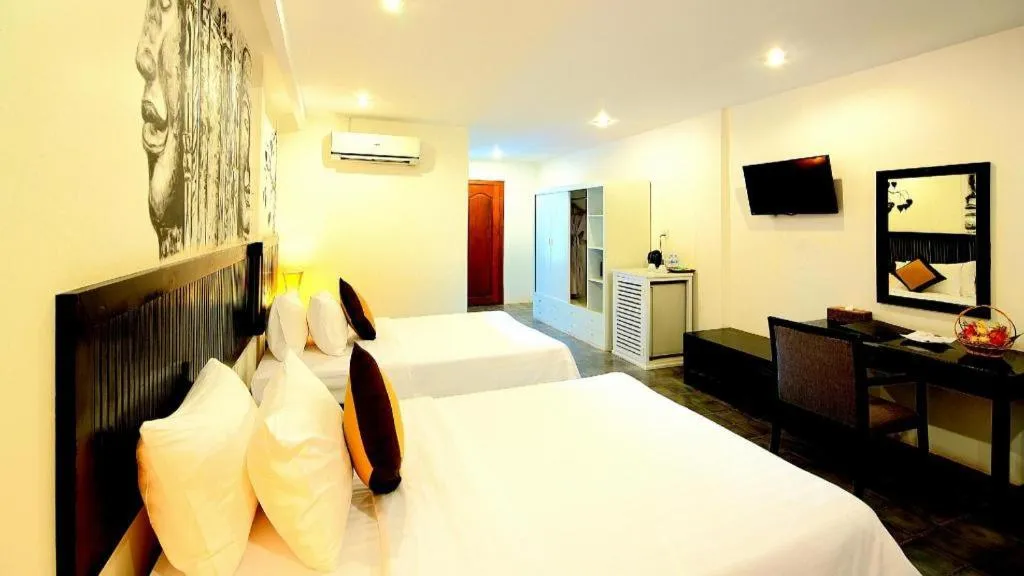 Bed in La Residence Blanc D' Angkor