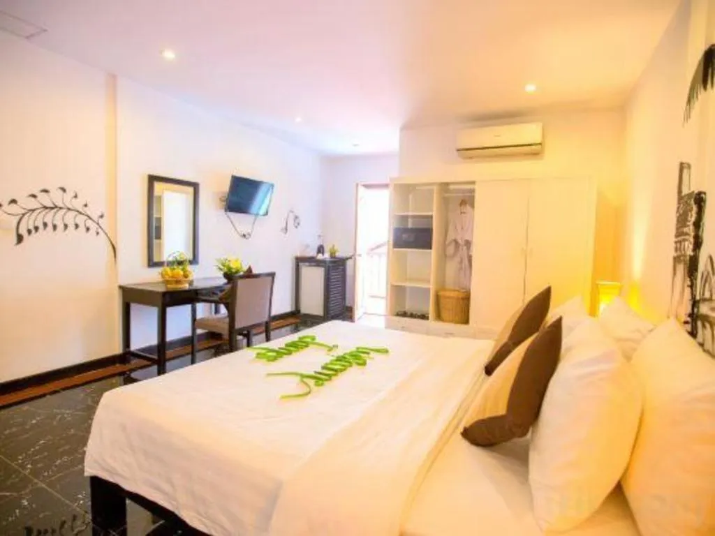 Bed in La Residence Blanc D' Angkor