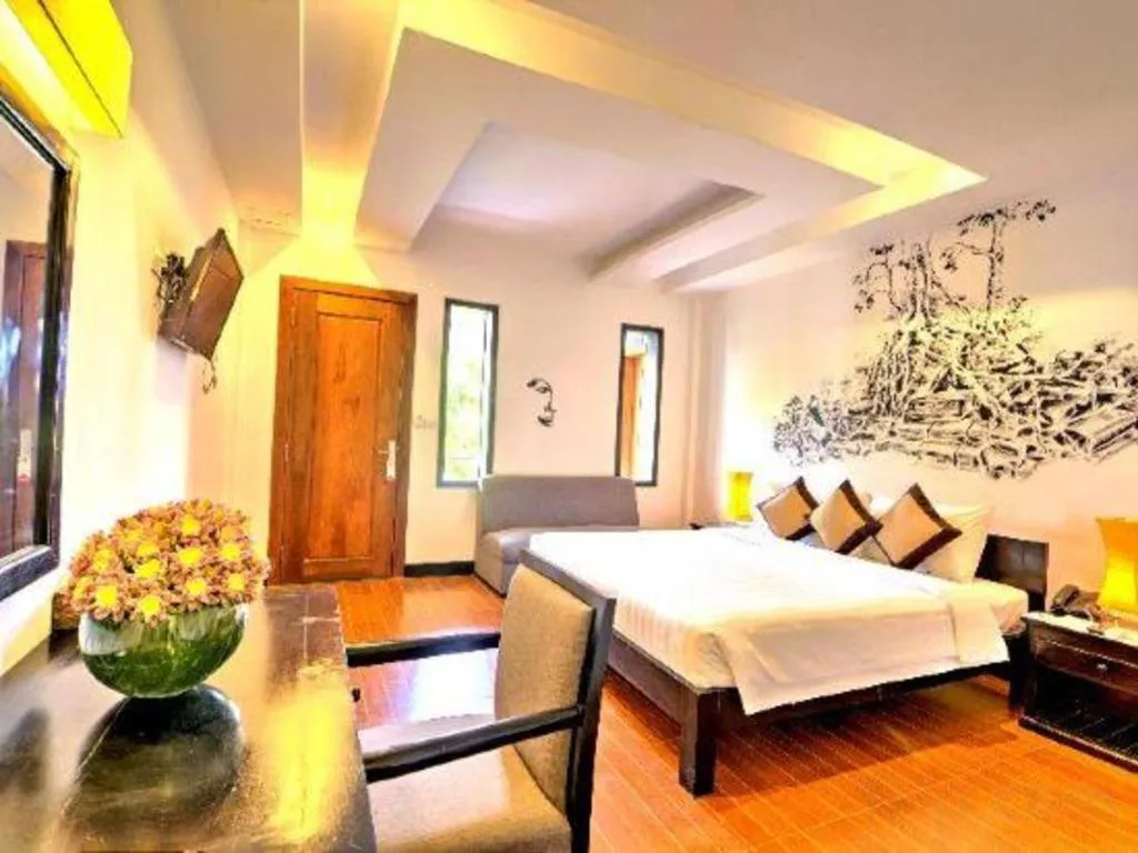 Bed in La Residence Blanc D' Angkor