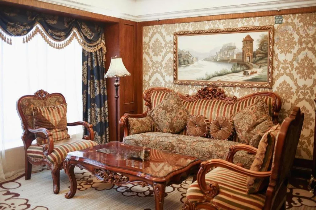 Chengdu French Theme Gold Palace