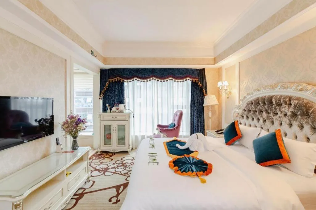 Bed in Chengdu French Theme Gold Palace