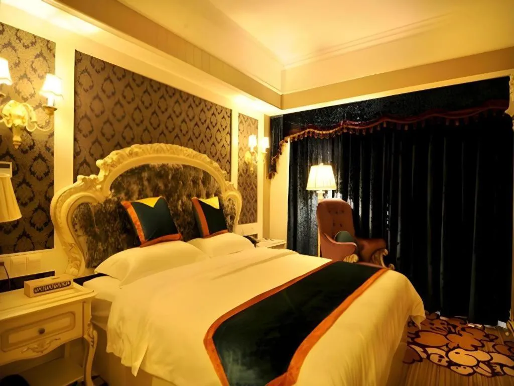 Bed in Chengdu French Theme Gold Palace