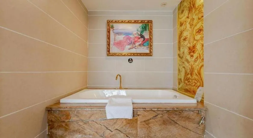 Chengdu French Theme Gold Palace